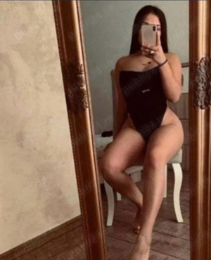 Singură in locație ,Fac si deplasări 