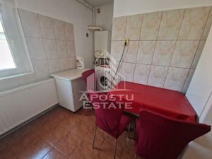 Apartament cu 3 camere in zona Complexului. centrala termica, boxa - imagine 10