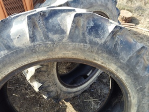 Vând doua cauciucuri de tractor - imagine 1