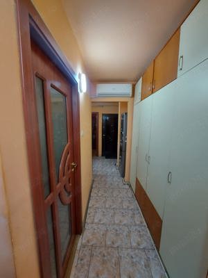 Vanzare apartament 3 camere, zona micro 11 - Targoviste - imagine 2