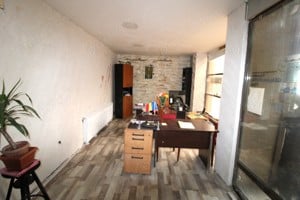 Spatiu Comercial situat in zona Micro 16, langa Scoala 10