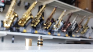 Doza butoias Mishuyama V5 SHURE - imagine 5