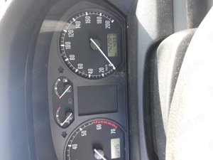 Proprietar vand skoda fabia 2004