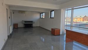 Inchiriere spatiu comercial, zona micro 4 - Targoviste - imagine 2