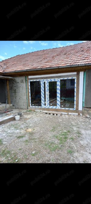 Casă bătrânească solidă aflată în renovare acoperită cu țiglă de vânzare în Soveja, jud.Vrancea  - imagine 3