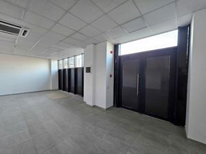 Spatiu comercial de inchiriat, stradal Bd. Metalurgiei, vad comercial excelent - imagine 7