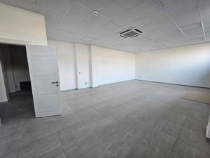 Spatiu comercial de inchiriat, stradal Bd. Metalurgiei, vad comercial excelent - imagine 6