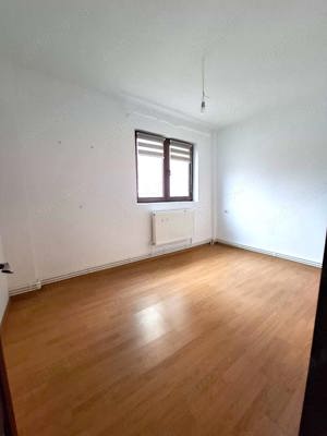 Apartament 3 Camere Ultracentral ,etaj 1 , garaj si boxa - imagine 7