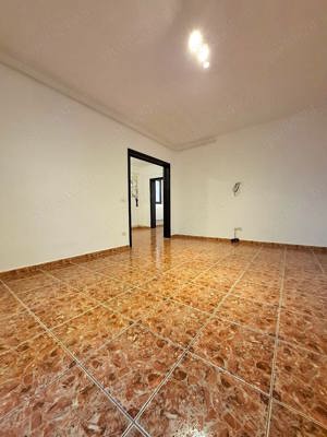 Apartament 3 Camere Ultracentral ,etaj 1 , garaj si boxa - imagine 2