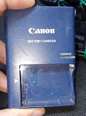 Incarcator aparat foto Canon 30 lei