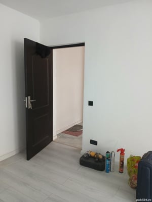 închiriez apartament 