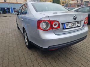 Volkswagen Jetta 1.6 Automatik Comfortline - imagine 4