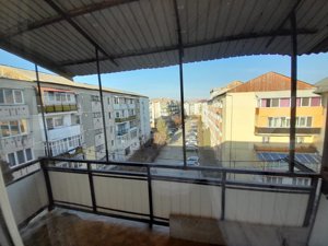 Apartament cu 3 camere, decomandat, 65 mp, zona Kaufland - imagine 8