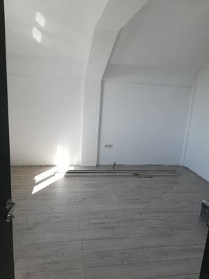 Efectuez lucrări de reparații, zugrăveli, montaj parchet, montaj mochetă etc., Persoană serioasă. - imagine 2