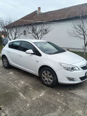 Opel Astra J | Benzina 1.4L 100 CP - imagine 3