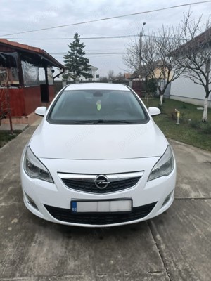 Opel Astra J | Benzina 1.4L 100 CP - imagine 1