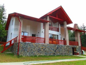 Cabana de vanzare, 8 camere,teren 1500 mp, zona Colibița-Malul Lacului