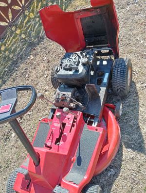 Tractoraș Tuns Iarba Gazon  - imagine 3