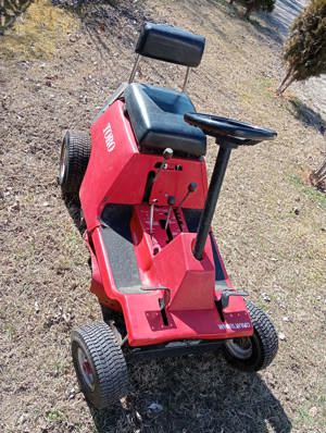 Tractoraș Tuns Iarba Gazon 