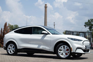 Mustang mach-e premium alb glacial extended range 351 cp awd at panoramic - imagine 6