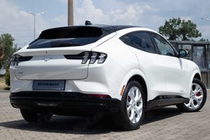 Mustang mach-e premium alb glacial extended range 351 cp awd at panoramic - imagine 3