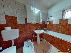 Vila armonioasa si insorita,cu 850 mp teren, gradina matura,Ultracentral - Sacele, Brasov - imagine 18