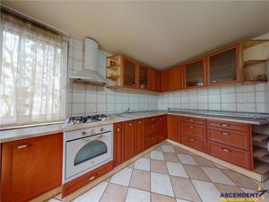 Vila armonioasa si insorita,cu 850 mp teren, gradina matura,Ultracentral - Sacele, Brasov - imagine 3