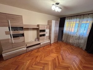 Apartament decomandat cu 3 camere, 70 mp, zona Cetate