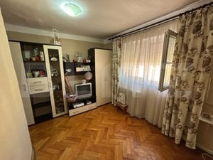 Apartament decomandat cu 3 camere, 70 mp, zona Cetate - imagine 4