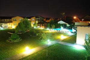 Apartament 3 camere, curte privata cu piscina in Dumbravita - imagine 2