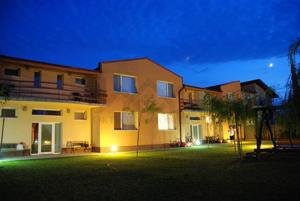 Apartament 3 camere, curte privata cu piscina in Dumbravita - imagine 13