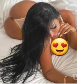 Brunetă seducătoare la tine în oraș!! 