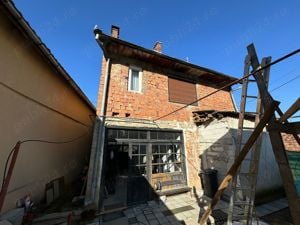 Casă de Vânzare în Săcele - Zonă Baciu, 263 mp  Teren, Renovare Cu Potențial - imagine 1