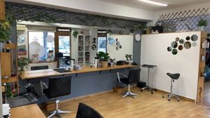 inchiriez post   scaun coafor ( hairstylist salon înfrumusetare ) - imagine 2