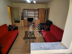 Apartament cu 3 camere, centrala proprie, etajul 2, zona Dambovita - imagine 2