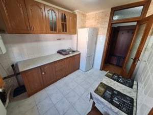 280 euro!!! AP.cu 2 camere cu centrala proprie Zona Kiriac - imagine 10