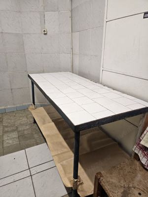 Vând masă industrială, cu cadru metalic, de ciment, placată cu faianță - imagine 4