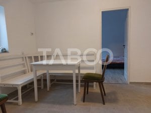 Apartament renovat 2 camere 40 mp 130 mp gradina Cisnadie - imagine 2