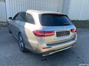 Mercedes-Benz E 300 4 Matic -Plug-IN Hybrid - imagine 3