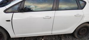 Dezmembrez / dezmembrari piese auto Opel Astra J hatchback  an 2014 motor A14XER  - imagine 2