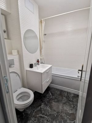 Ultracentral Iași, apartament 2 cam, complet renovat, utilat, mobilat. Proprietar.  - imagine 8