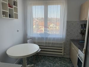 Apartament cu 2 camere de închiriat pe strada Piața București - imagine 3