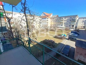 Apartament 4 camere decomandat cu 2 bai la etajul 2 - zona Valea Aurie - imagine 10