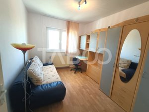 Apartament 4 camere decomandat cu 2 bai la etajul 2 - zona Valea Aurie - imagine 16