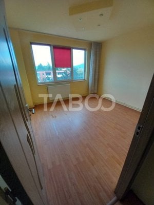 Apartament 2 camere etaj intermediar de vanzare zona Astra in Brasov - imagine 2