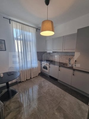 Garsonieră de vânzare, central – 33 mp, centrală proprie, mobilată - imagine 4