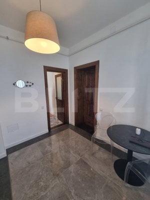 Garsonieră de vânzare, central – 33 mp, centrală proprie, mobilată - imagine 6