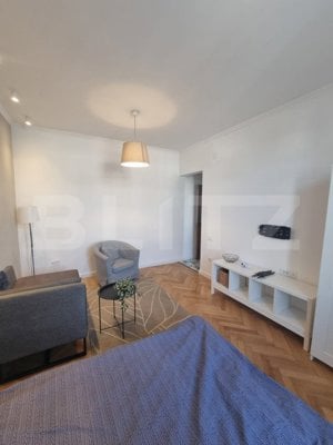 Garsonieră de vânzare, central – 33 mp, centrală proprie, mobilată - imagine 3