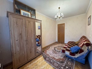 Apartament modest de vanzare