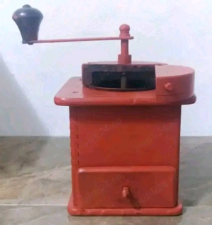 Râșniță veche din lemn